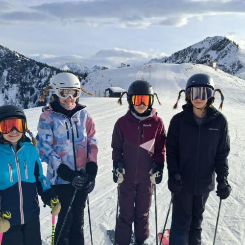 4 Mädchen auf der Piste