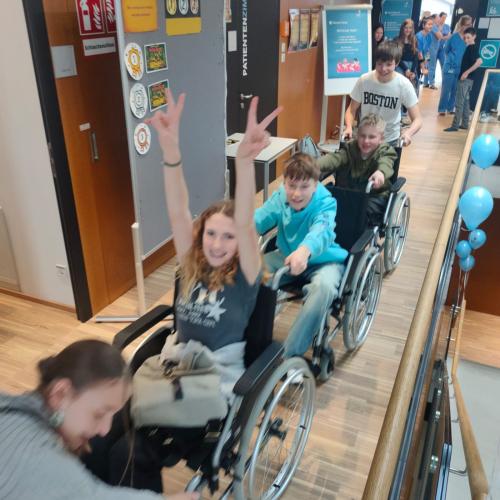 Schüler im Rollstuhl