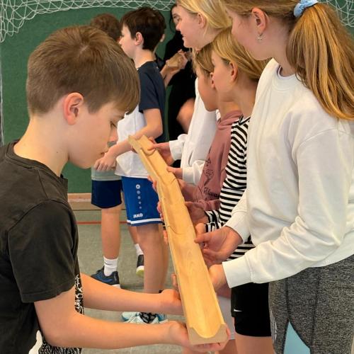 Kinder bei einer Team-Übung