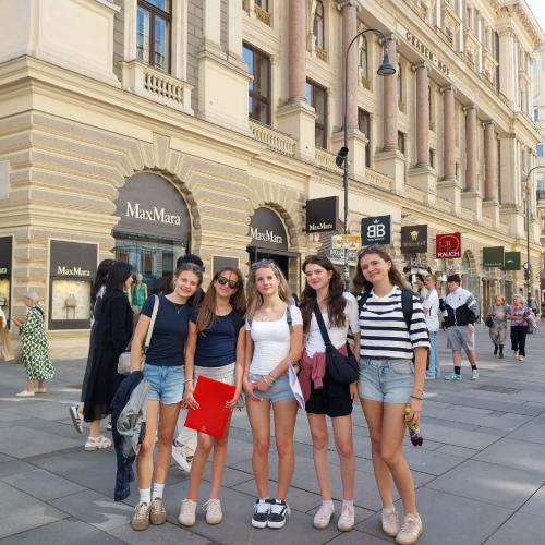 Gruppe von Kindern in Innenstadt