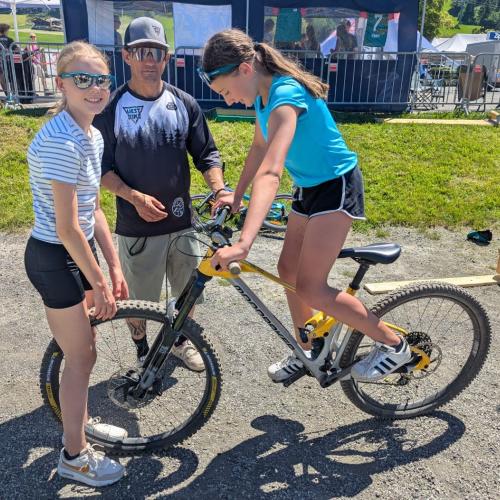 Mädchen auf Fahrrad