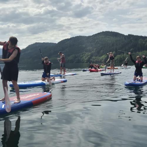 Kinder auf SUP