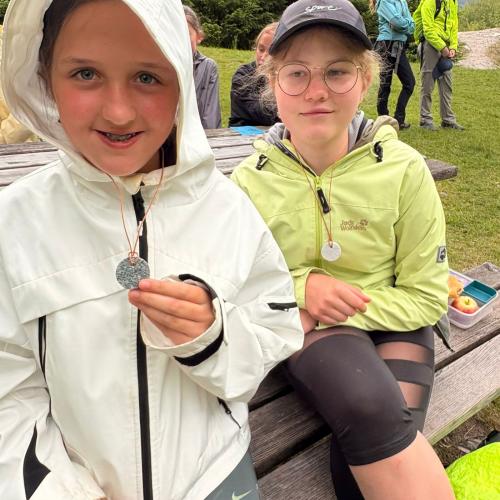 Kinder beim Jausnen