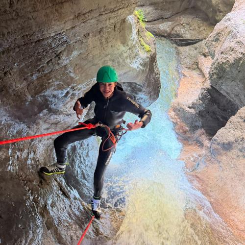 Foto von Bub in Schlucht