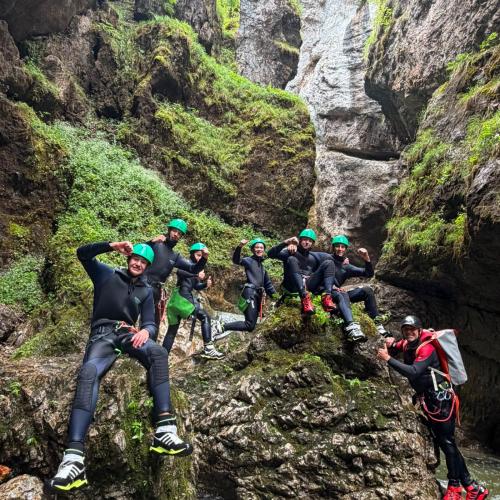 Gruppe vor Schlucht